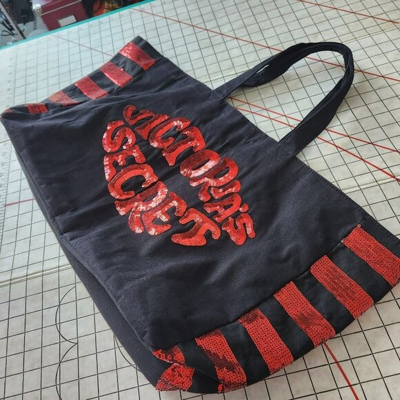 Victoria's Secret Sequin Lip Zip Shoulder Tote Weekend Duffle Gym Black Bag - Picture 6 of 16